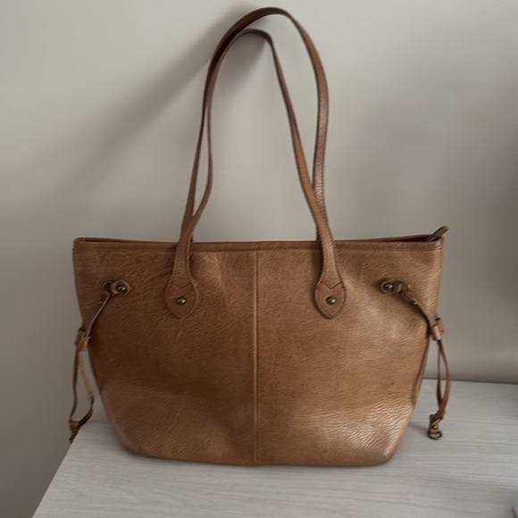 Montana West Concealed Carry Leather Bag with Tan Distressed Leather GUC - Picture 2 of 9